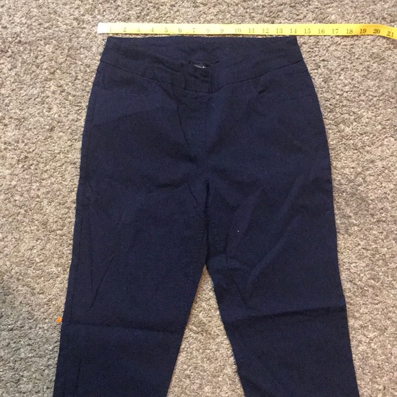 Slim Sation Black Capri - Picture 7 of 8